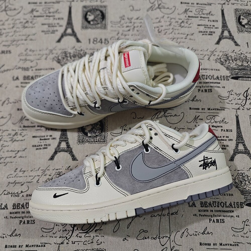 Nike x Stussy x Supreme Collaboration Sneakers - Picture 3 of 8